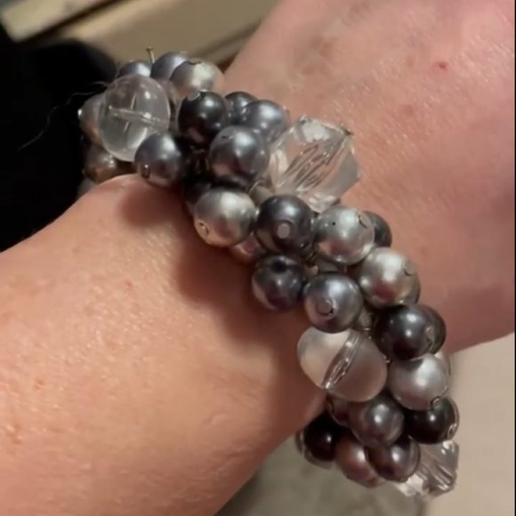 Lightweight & fun Grey Beaded Bracelet - Picture 1 of 1